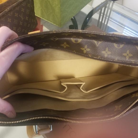 ❌‼️SOLD‼️❌ - LV Luco Tote w/COA- Vintage Monogram - Picture 13 of 16